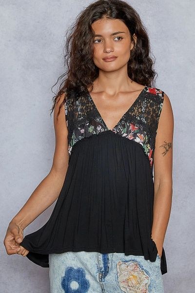 Pol Floral Lace Top - M
